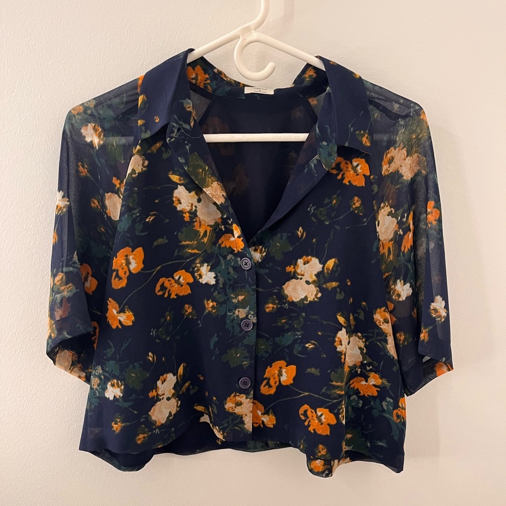 Aritzia / Wilfred Cropped Floral Button Up